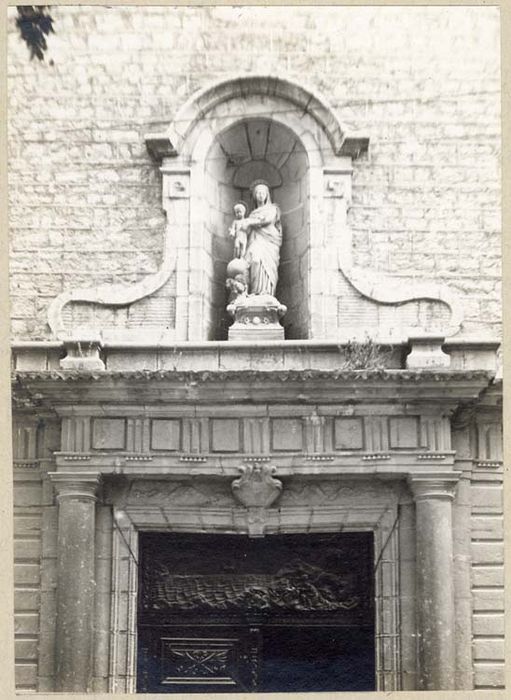 statue : Vierge à l'Enfant