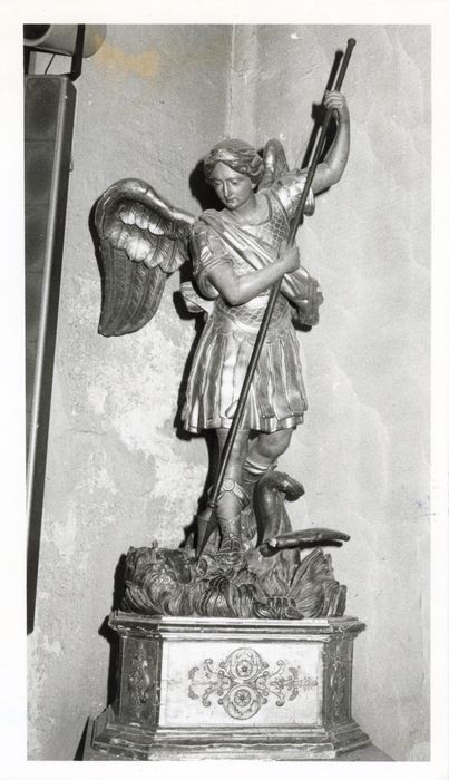 statue : Saint Michel