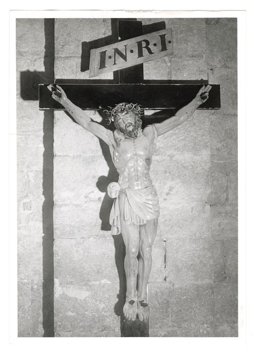 Statue : Christ en croix
