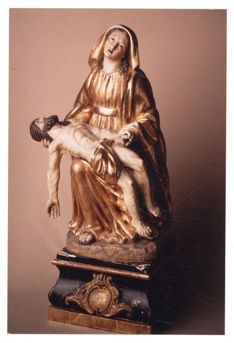 statue : Vierge de pitié