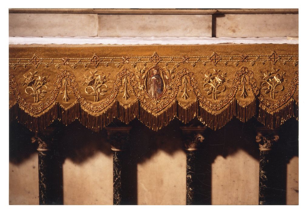 nappe de l’autel de la chapelle Saint-Coeur-de-Marie et Sainte-Anne