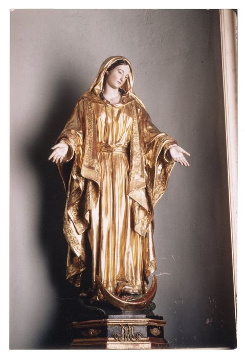 statue : Notre Dame de la Médaille miraculeuse