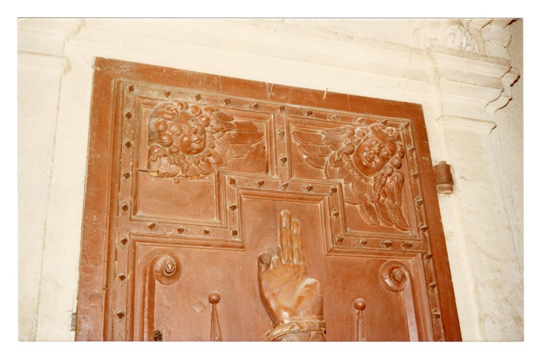 vantail de la porte de l'armoire à reliquaires, vue partielle