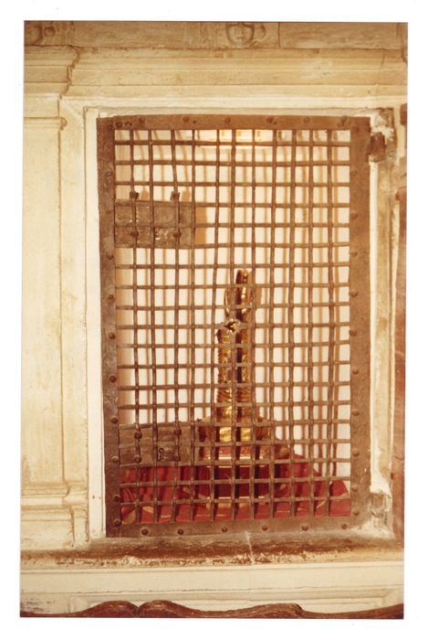 grille de protection, bras-reliquaire de saint Pierre, vue partielle
