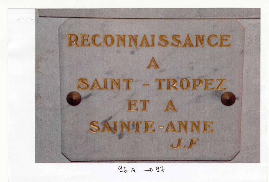 Plaque de marbre (ex-voto n°97) : Reconnaissance à Saint Tropez et à Sainte Anne