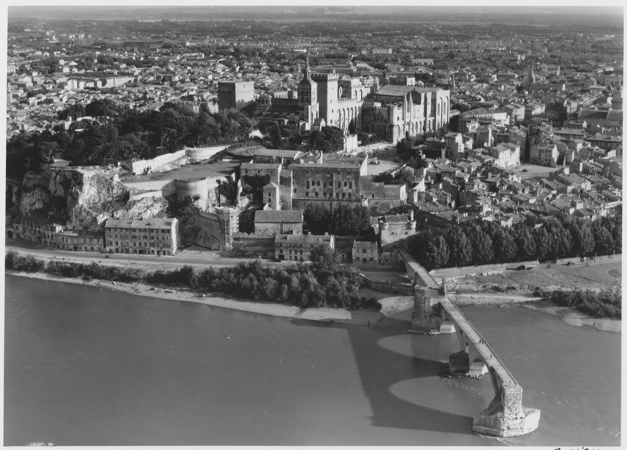 Le pont Saint-Bénézet et le Palais des Papes