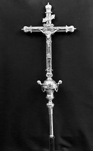 Croix processionnelle en argent doré