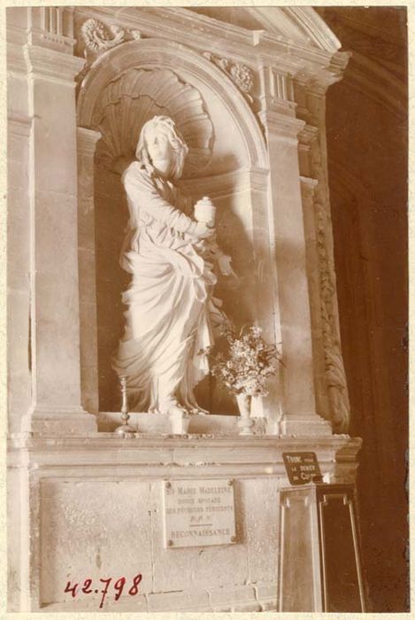 statue : Sainte Madeleine