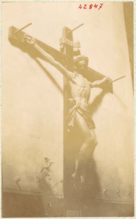 statue : Christ en croix