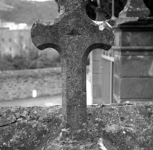 Croix de sépulture en grès - © Ministère de la Culture (France), Médiathèque du patrimoine et de la photographie, diffusion GrandPalaisRmn Photo
