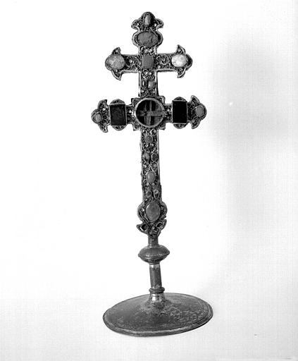 Croix reliquaire à double traverse en argent doré et filigrané (avers)