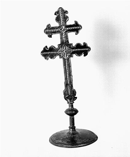 Croix reliquaire à double traverse en argent doré et filigrané (revers)