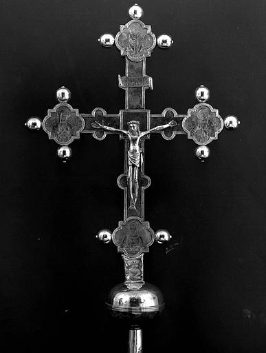 Croix processionnelle quadrilobée en argent et laiton doré (avers)