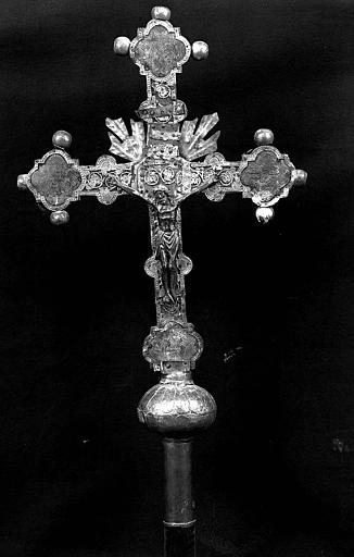 Croix processionnelle en argent doré et repoussé (avers)