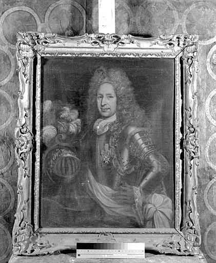 Peinture sur toile et son cadre en bois sculpté et doré (faisant partie des 14 portraits de donateurs et bienfaiteurs de l'hôpital) : Portrait d'homme en perruque et armure