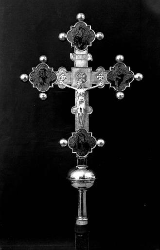 Croix processionnelle en argent, médaillons d'émail (avers)