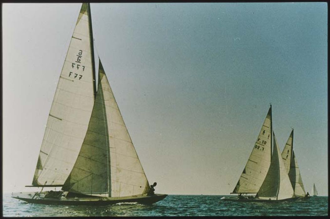 bateau de plaisance : voilier dit Elfe