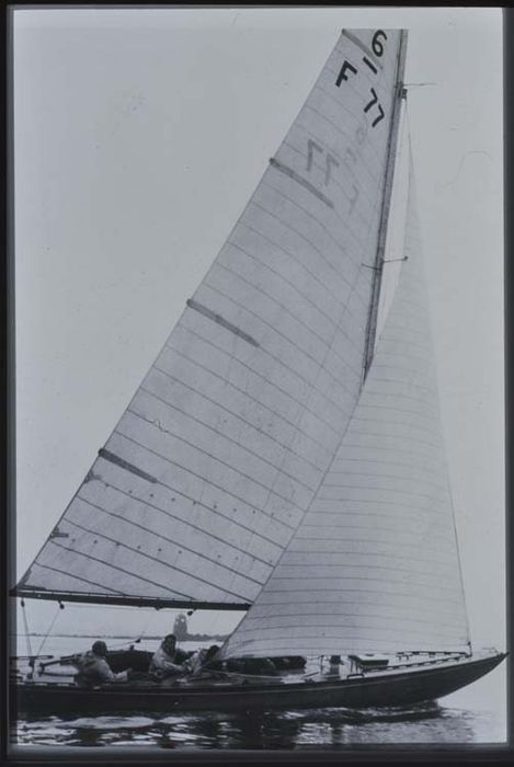 bateau de plaisance : voilier dit Elfe