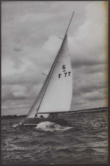 bateau de plaisance : voilier dit Elfe