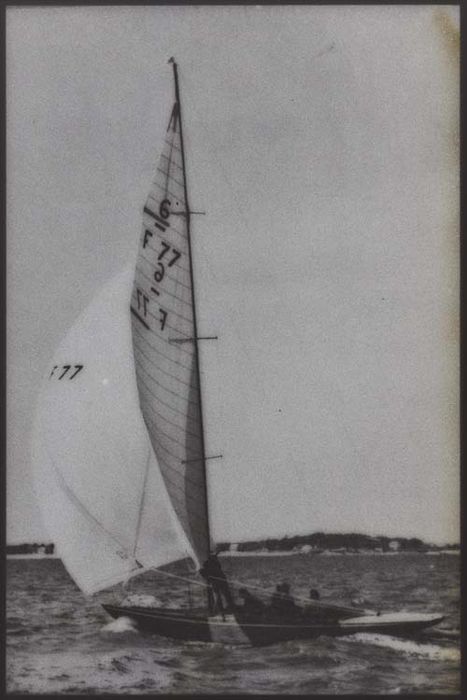 bateau de plaisance : voilier dit Elfe