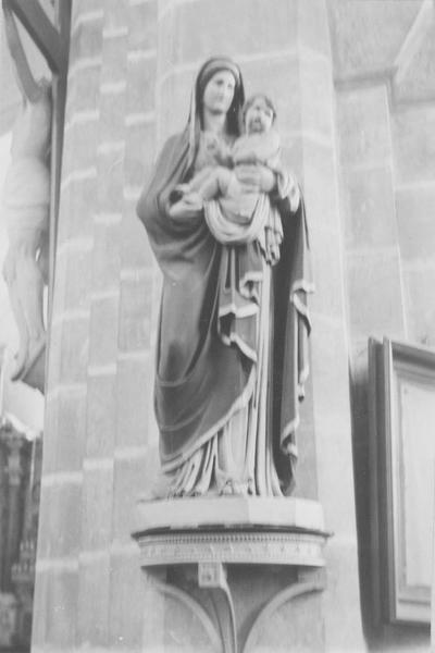 statue : Vierge à l'enfant, vue générale