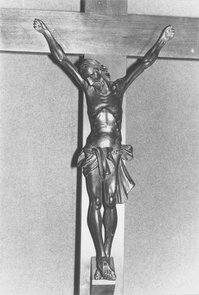 statue (crucifix) : Christ en croix, vue générale