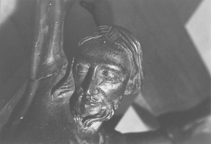 statue (crucifix) : Christ en croix, détail