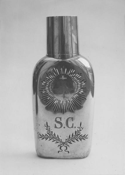 ampoule à saint chrême, vue générale - © Ministère de la Culture (France), Médiathèque du patrimoine et de la photographie (objets mobiliers), tous droits réservés