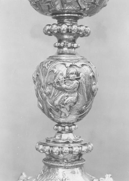 calice, détail du noeud - © Ministère de la Culture (France), Médiathèque du patrimoine et de la photographie (objets mobiliers), tous droits réservés