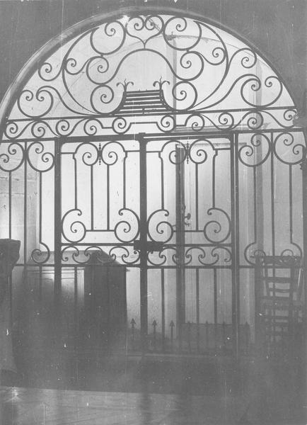 clôture (grille d'entrée), vue générale - © Ministère de la Culture (France), Médiathèque du patrimoine et de la photographie (objets mobiliers), tous droits réservés