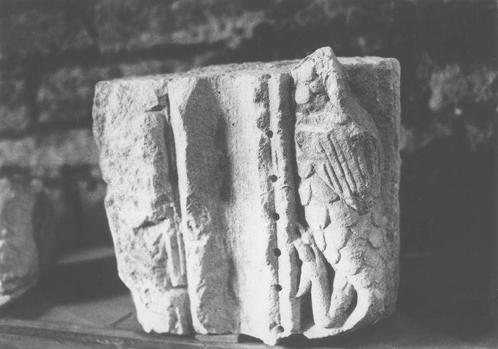 élément d'architecture : animaux fabuleux, vue générale - © Ministère de la Culture (France), Médiathèque du patrimoine et de la photographie (objets mobiliers), tous droits réservés