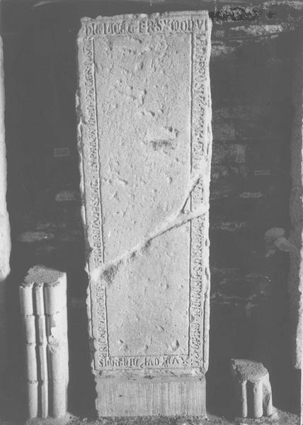 dalle funéraire de frère Symon, vue générale - © Ministère de la Culture (France), Médiathèque du patrimoine et de la photographie (objets mobiliers), tous droits réservés