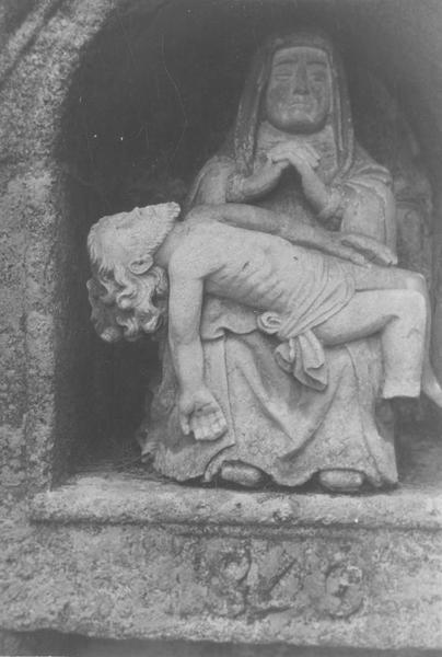 groupe sculpté : Vierge de Pitié, vue générale - © Ministère de la Culture (France), Médiathèque du patrimoine et de la photographie (objets mobiliers), tous droits réservés