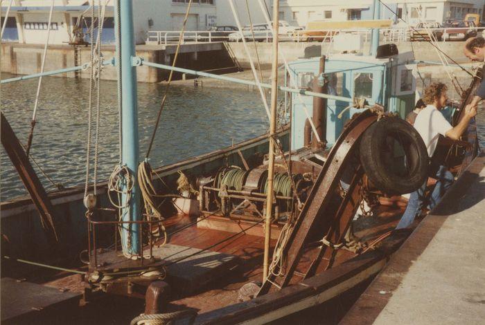 bateau de pêche : chalutier-thonier dit Le Kifanlo, vue partielle