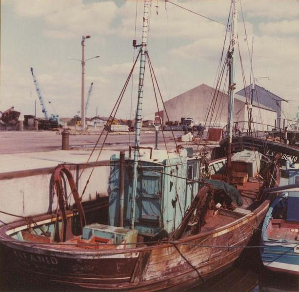 bateau de pêche : chalutier-thonier dit Le Kifanlo, vue générale