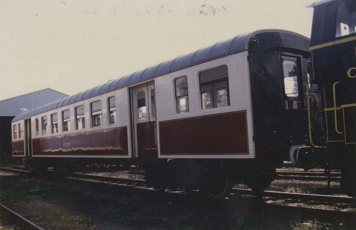 rame de 4 voitures de voyageurs, à bogies, à voie normale, ZRB 24214, B20 239, B07 222, B07 229, vue partielle