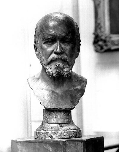 Sculpture en bronze : Buste d'Henri Huchard, médecin (1844-1910)