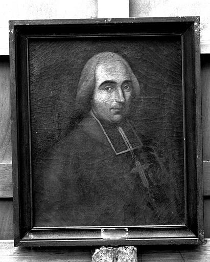 Peinture sur toile : Portrait d'évêque, cheveux gris ramenés en masses, crêpelées sur les oreilles vers la nuque, rabat noir à liseré blanc