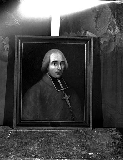 Peinture sur toile : Portrait d'évêque, cheveux gris ramenés en masses, crêpelées sur les oreilles vers la nuque, rabat noir à liseré blanc