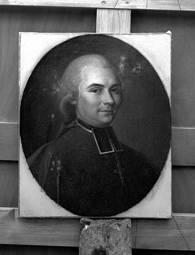 Peinture sur toile : Portrait d'évêque visage de trois quarts, perruque Louis XVI, col à rabat noir à liseré blanc de forme ovale