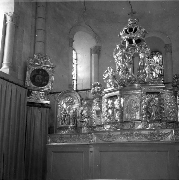 tabernacle et tableau dans son cadre