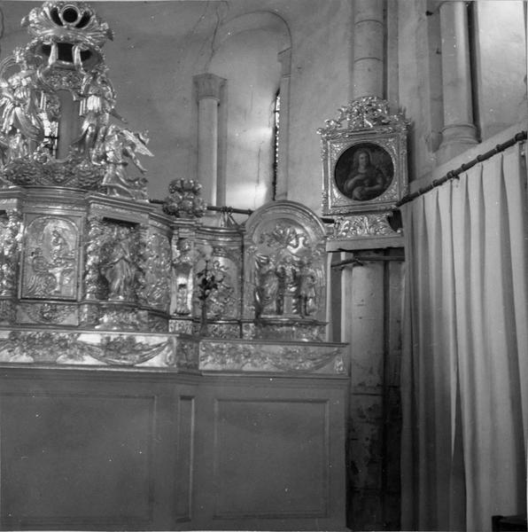 tabernacle et tableau dans son cadre