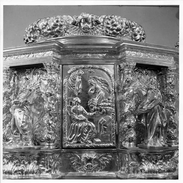 tabernacle, détail de la porte décorée d'une représentation de l'Annonciation