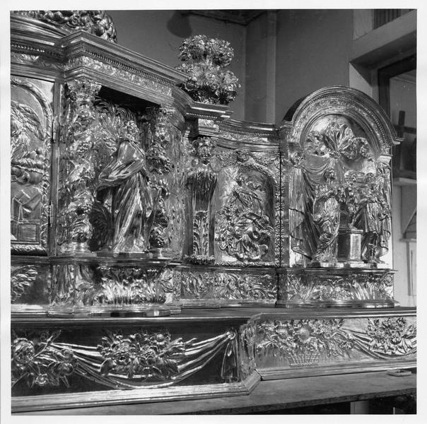 tabernacle, détail du haut-relief représentant la Sainte Famille