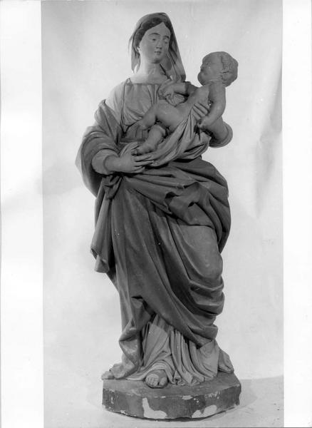 statue : Vierge à l'Enfant - © Ministère de la Culture (France), Médiathèque du patrimoine et de la photographie (objets mobiliers), tous droits réservés