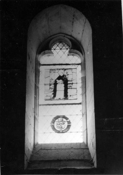 vitrail : saint Dominique (armoiries de Geoffroy de saint Belin, évêque de Poitiers)