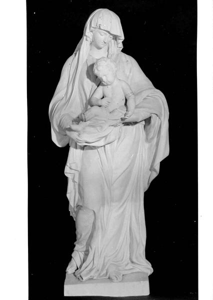 statue : Vierge à l'Enfant
