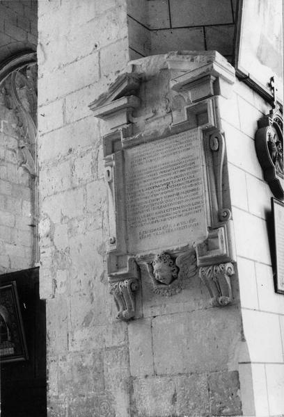 plaque funéraire, de Louis de Lormeau - © Ministère de la Culture (France), Médiathèque du patrimoine et de la photographie (objets mobiliers), tous droits réservés