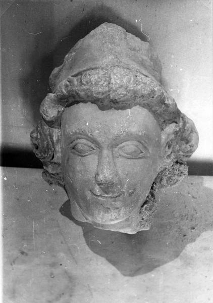 statue : fragment, tête d'évêque