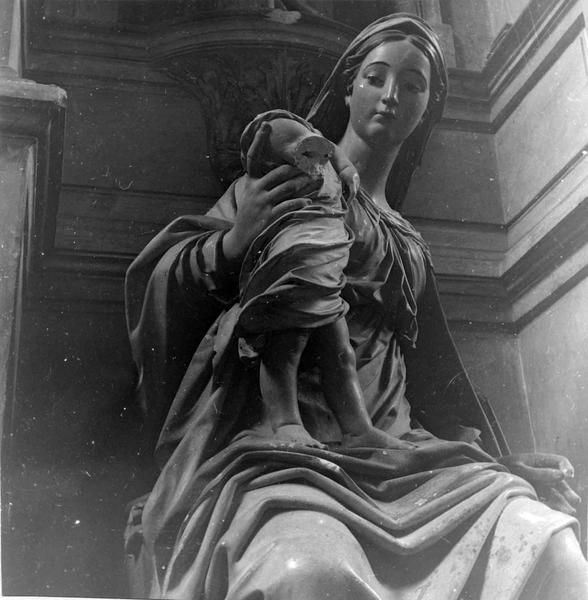 statue : Vierge à l'Enfant